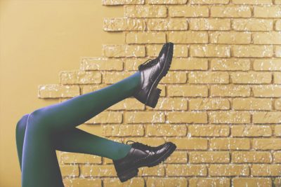 【3月のカラータロット占い】ラッキーカラーは「深緑色」！