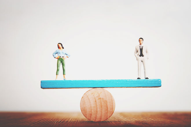 【無料占い】どっちがリードすればうまくいく？　アイビー茜が占う2人の相性