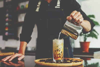 【4月の開運方位】吉方位は「北」、隠れ家カフェでくつろぎの時間を持とう！