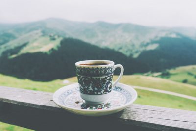 【6月の開運方位】吉方位は「北東」、山頂の甘味処でスイーツを食べて開運しよう！