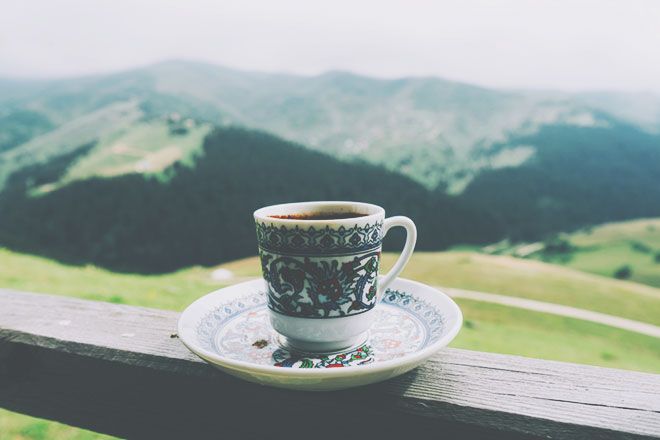 【6月の開運方位】吉方位は「北東」、山頂の甘味処でスイーツを食べて開運しよう！
