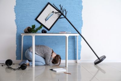 【夢占い】「地震の夢」の意味18選！　エレベーターで遭遇、山で遭遇