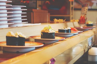 【7月の開運方位】吉方位は「東」、回転ずしを食べて開運しよう！　ネット予約が吉！