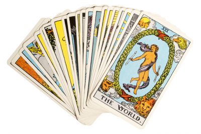 初心者必見！タロットの種類と選び方、オラクルカードの違いも解説