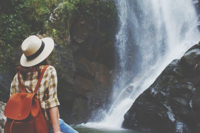 【8月の開運方位】吉方位は「北」、滝を訪れて悩みを水に流そう！