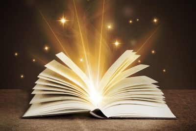 ビブリオマンシーとは？　書物占いのやり方、おすすめの本を紹介