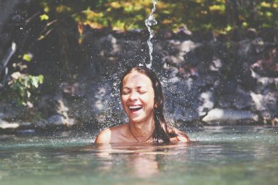 【12月の開運方位】吉方位は「北」、温泉で打たせ湯を浴びると吉！