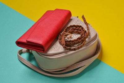 【2022年の開運アイテム】チャンスをつかむには、レザーのバッグや財布を