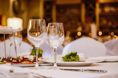 【5月の開運方位】吉方位は「西」、音楽が聴ける高級レストランが吉！