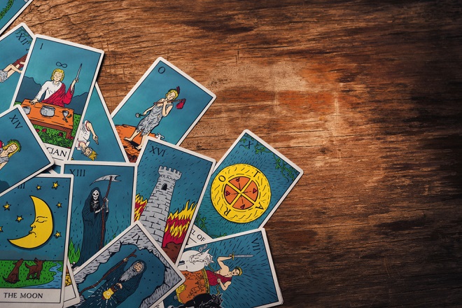 『M-1』敗退を的中…過去の闇まで暴く、暮れの酉の驚愕タロット鑑定