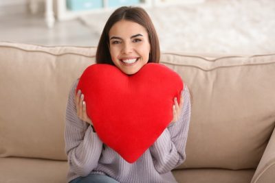 2023年「恋愛運」に恵まれるのは何月生まれ？　誕生日月で占う「最強運ランキング」