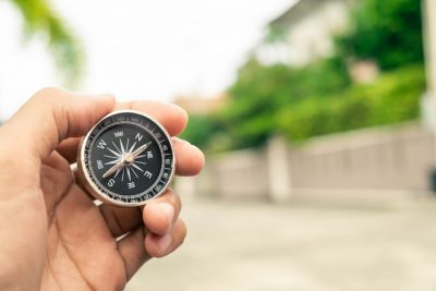 引っ越しで「凶方位」に行くと、その後の運気に影響が！　流れを変える秘訣を占う