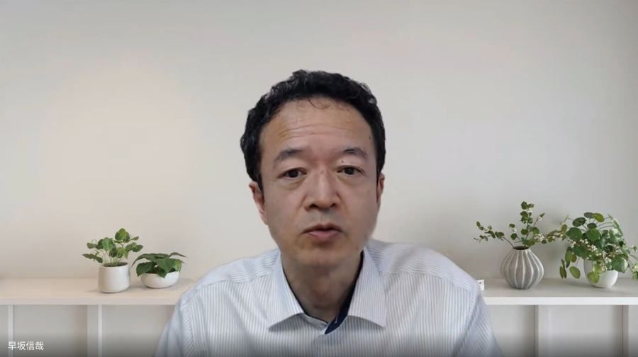 インタビューに答える早坂先生