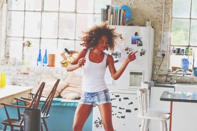 12星座【他人と暮らせない】ランキング　水瓶座は家に誰かがいるとくつろげない！