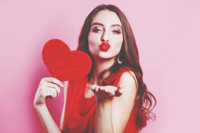 10の質問でわかる【恋にガツガツしている度】その行動、男性に引かれているかも!?