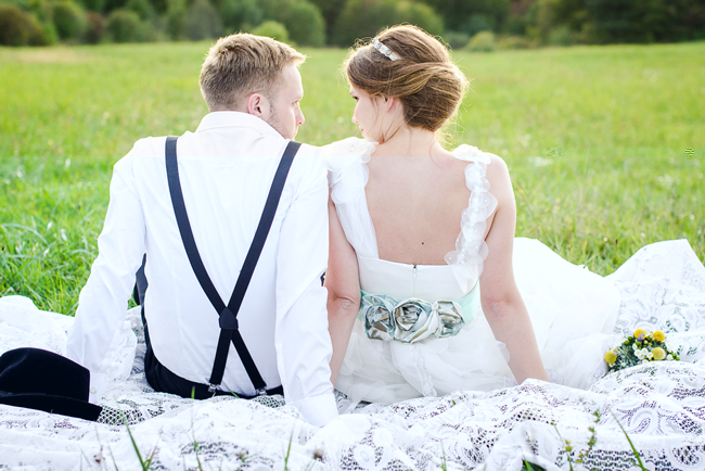 結婚線でズバリわかる「結婚年齢」　小指下の線が上にあればあるほど晩婚に！