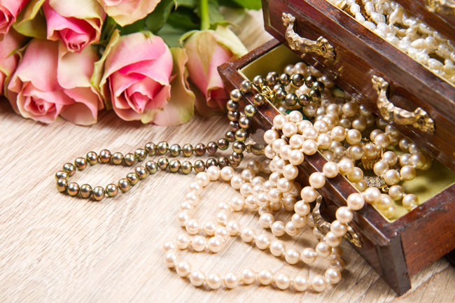 身に着けないアクセサリーを捨てないでいると、恋もお金も寄ってこない！