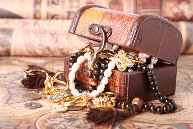 ピンク、赤、青、黄、緑……宝箱は何色？　選んだ色でわかる幸せになる方法