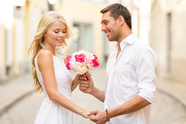 12星座【告白シチュエーション】牡牛座は同窓会、水瓶座はメールで告白されそう！