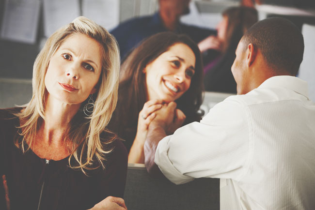 【心理テスト】友達と同じ男性を好きに!?　どうするかでわかるあなたの残念なところ