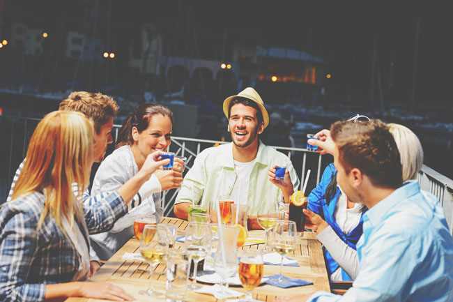 新年会の席順でわかるサバイバル力　端っこの席を選ぶ人は努力で生き残るタイプ