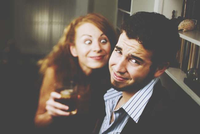 【ダメ恋手相】酒は飲んでも飲まれるな！　周囲もドン引き「酒乱女の手相」