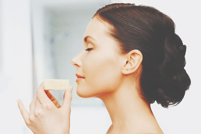 【心理テスト】好きな柔軟剤の香りでわかる、あなたの恋のトラウマ