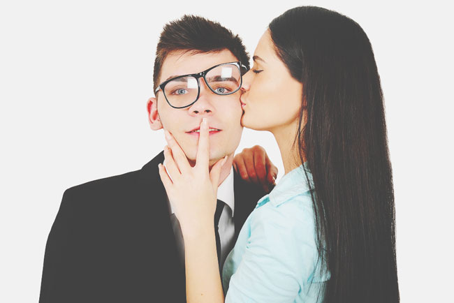 つり目の人は恋人を束縛する!?　束縛恋愛をしがちな顔・特徴5つ