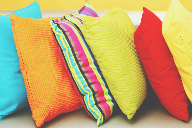 【カラー診断】7色のクッションから1色選ぶなら？　答えでわかる心の状態＆オススメアロマ