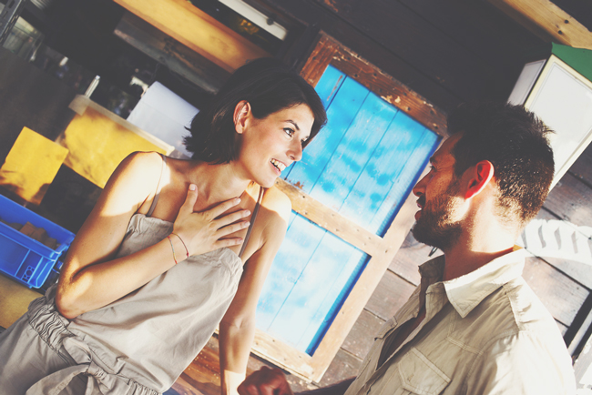 押して駄目なら引いてみて！　男性を「おっ」と思わせ恋に引き込む方法4選