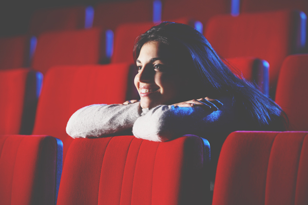 【心理テスト】1人で映画館、何か買う？　答えでわかる「恋のしくじり癖」