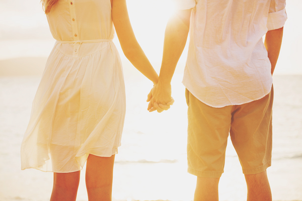 【心理テスト】恋人との手のつなぎ方でわかる、あなたの情緒安定度