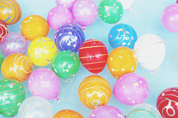 【心理テスト】恋人が取ってくれたヨーヨーは何色？　答えでわかるアゲマン度