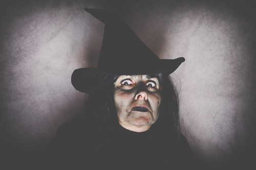 【心理テスト】カンニングのテスト、どこに隠す？　答えでわかる悪役度