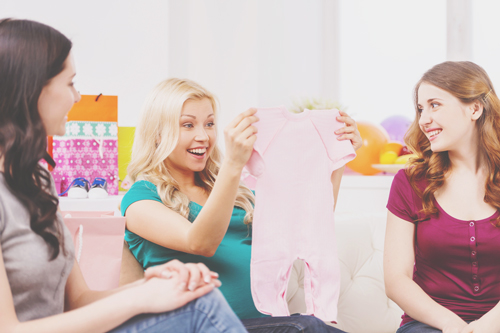 【心理テスト】出産祝い、何を贈る？　答えでわかるあなたの人見知り度