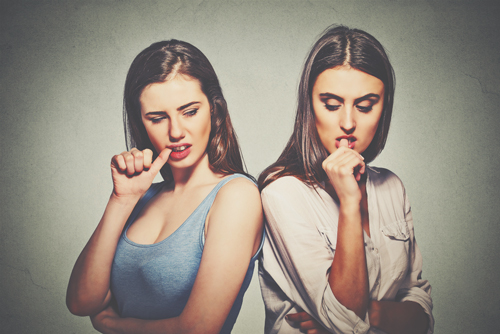 嫉妬を抱く相手がわかる【心理テスト】穴の上から見下ろしている動物は？