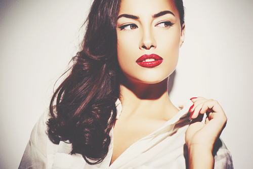 【厄払い風水】無理をしていると感じたら、 シャツの襟元を開けて心のリセット！