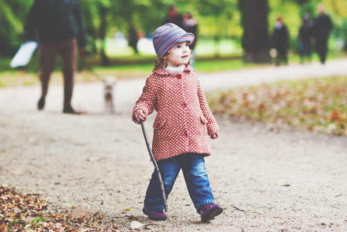 【12星座人生あるある】双子座は「人見知りなし」力で、迷子からも自力で帰還の子ども時代！