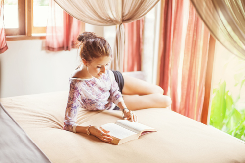 カーテンを変えるだけで自分が変わる！　色別・幸せ運気を呼び込む方法