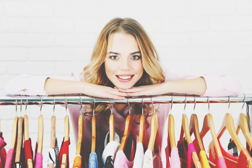 クローゼットの状態でわかる浮気したときの行動　服が少ない人は恋人とすぐ別れる！