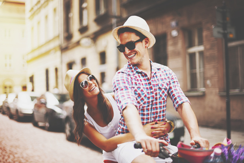 【12星座人生あるある】天秤座は恋もバンドもちょい悪もひと通りたしなむ「ビュッフェ型青春」