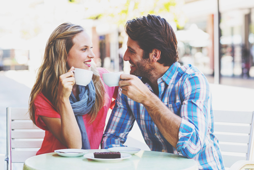 本能を逆手にとって、相手の好意を引き出す行動心理テクニック4選