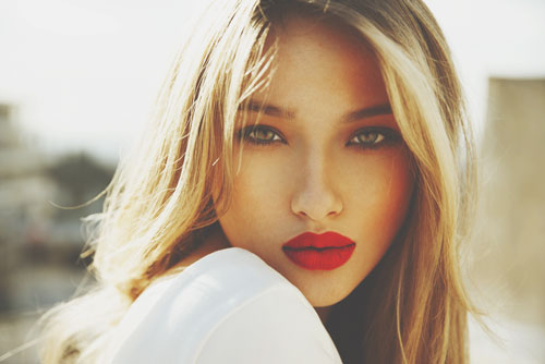 12星座【おフェロ女子】ランキング　蠍座は深紅のグロスが似合う艶っぽい女！