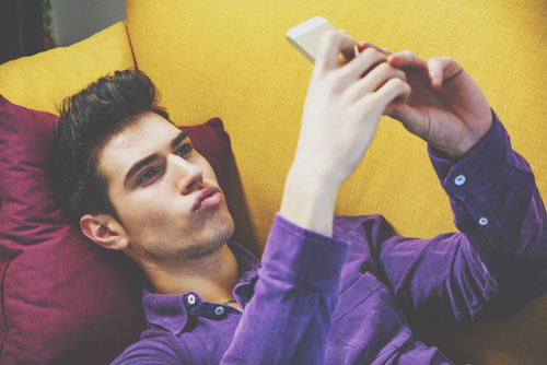 12星座【スネ男】ランキング　蟹座男性は愛が足りないと思ったらすぐスネる！