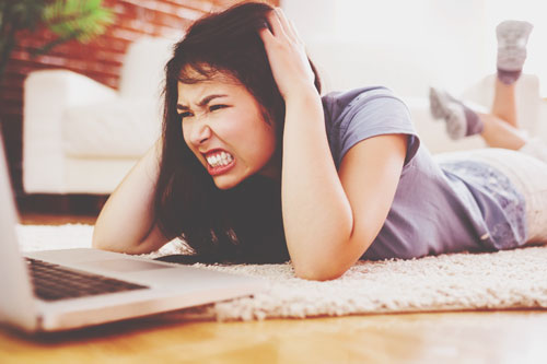 12星座【裏表がある】ランキング　天秤座は「いい顔するって面倒くさい」と家で毒吐き!?