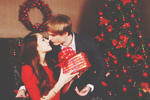 12星座【彼へのクリスマスプレゼント】牡牛座男性には「ペアアイテム」で仲を深めて！