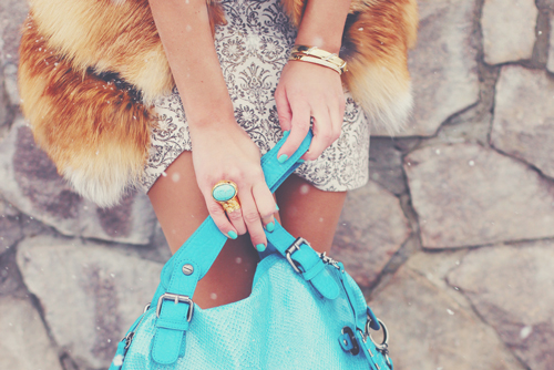 【2月のカラータロット】ラッキーカラーは「水色」告白には青の指輪を身に着けて！