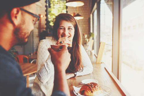 意中の彼に好かれるための、ちょっとあざとい行動心理　とにかく彼の視界に入る！