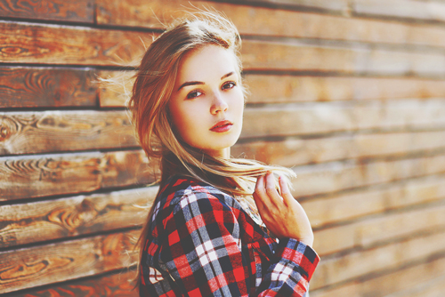 【モテ恋手相】感情線の始点が低く、ゆるやかな人はクール＆スマート美人！