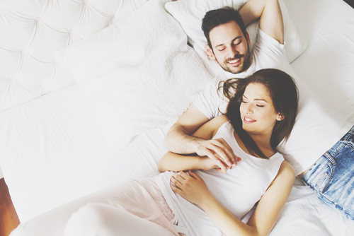 【心理テスト】休日、ゴロゴロするときに必要なものでわかるリラックスできる男性